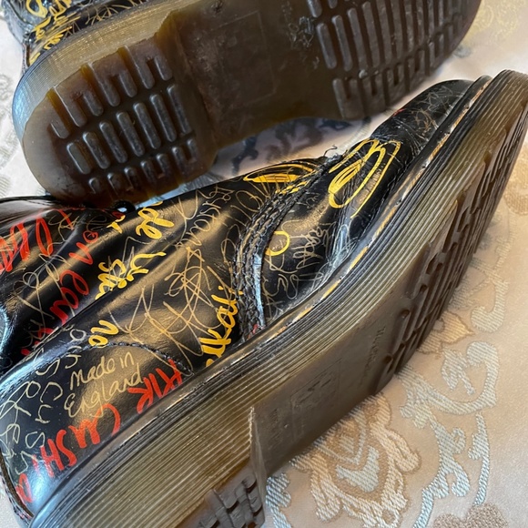Doc Martens Women's 8 Vintage Black Graffiti Pattern Rare Good Shape - Picture 5 of 6